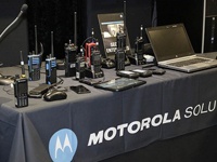 Крупнейший акционер Motorola Solutions обещает поддержать продажу компании