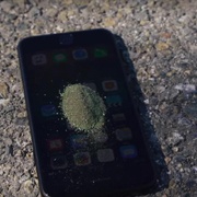 Популярный блогер нашел еще один странный способ уничтожить iPhone 7