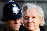 Ассанж против Google