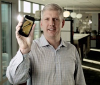 Moto E не согнется у вас в кармане, как iPhone 6