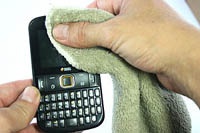 Почему нужно очищать экраны гаджетов от загрязнений