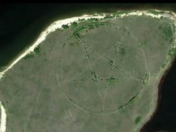 "Сатанинская пентаграмма", обнаруженная пользователями Google в Казахстане, оказалось следами пионерлагеря