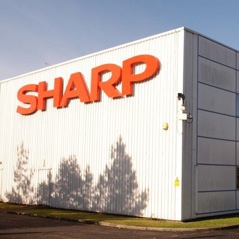 Sharp хочет одновременно сотрудничать с Apple и Samsung