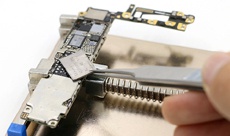 Китайцы без шума и пыли меняют в iPhone 16 ГБ памяти на 128 ГБ