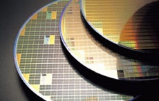 Samsung вышла в лидеры рынка чипов