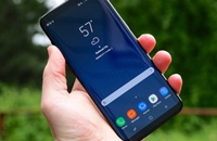Апдейт не решил проблему красноватого оттенка дисплеев Samsung Galaxy S8