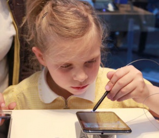 Бельгия запретит рекламировать сотовые телефоны детям