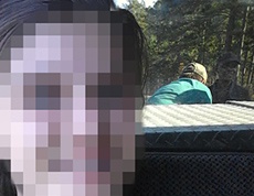 В сети поспорили о призраке на селфи маленькой девочки