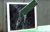 Краш-тест 80 уровня: Стрельба из рогатки смартфоном Galaxy S6 по iPad Pro