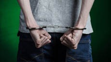 17-летнего подростка посадили за преследование девушек-игроков