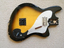 Разбитую гитару из клипа Nirvana выставили на eBay