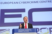 Европол отчитался о задержании 16 работавших в интернете наркодилеров и торговцев оружием