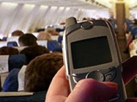 В  украинских самолетах разрешили пользоваться мобилками