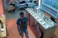 Девушка ищет парня, купившего ей iPhone 5 и кучу «вкусностей»