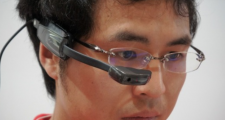 Японские конкуренты Google Glass могут всё