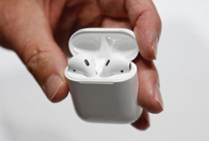 Apple согласна заменить наушник AirPods в случае утери