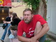 88-летний старик спиратил "Аватара" для своей старушки