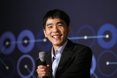 Чемпион по игре в го с четвертой попытки обыграл искусственный интеллект