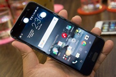 HTC терпит убытки три квартала кряду