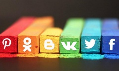 Зарубежные мобильные операторы превращают телефон в «дом всех друзей»