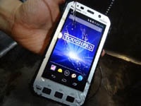 Panasonic представила защищенный «планшетофон» Toughpad