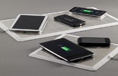 Наклейка позволит заряжать любой смартфон без проводов