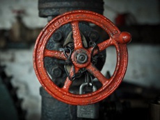 Умелец пустил Интернет через водопроводную трубу