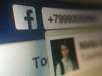 В Facebook по номеру телефона можно отследить его владельца