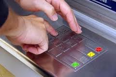 Женщина, сообщив интернет-мошеннику пин-код банковской карты, лишилась 22 тысячи гривен