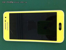 Фотография передней панели смартфона Samsung SM-G430