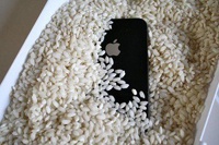 Что делать, если мобильный упал в воду