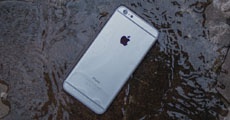 Что происходит с iPhone после попадания жидкости