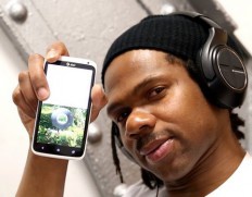 Бездомный программист Лео выпустил свое первое приложение, и оно ужасно