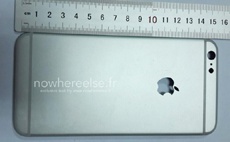 Чехол и задняя крышка 5,5-дюймового iPhone 6 засветились на видео