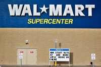 У принадлежащего Wal-Mart видеосервиса украли диск с данными пользователей