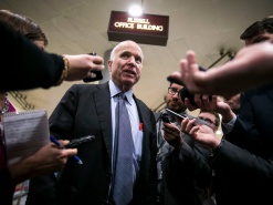 Сенаторы хотят ограничить рекламу от российских троллей. Facebook и Google сопротивляются