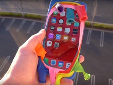 Спасут ли воздушные шары iPhone 6s Plus, брошенный с высоты 5 этажа