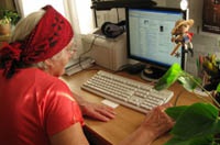 В Крыму бабушек учат "бродить" по Интернету