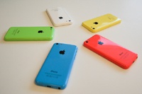 Apple продолжает продвигать iPhone 5c в массы