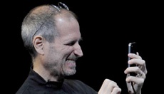 Как Стив Джобс подготовил Apple к попыткам конкурентов подорвать авторитет компании