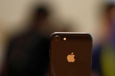 Акции Apple и ее партнеров падают из-за слухов о низком спросе на iPhone 8