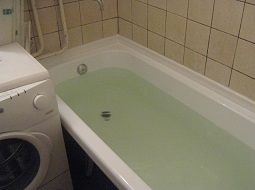 Акриловая вставка в ванну от САН-ТЕХНО из интернет в квартиру