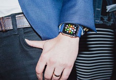 Apple не разрешит менять обои на Apple Watch первого поколения