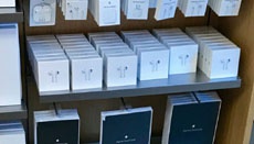 AirPods за несколько дней стали самыми популярными в мире беспроводными наушниками