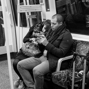 Британский фотограф посвятил проект уткнувшимся в смартфоны людям