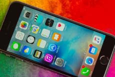 Продажи iPhone рекордно упали