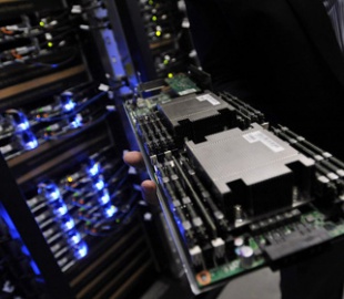 Сбой в Facebook объяснили ошибкой при обслуживании оборудования