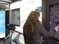 Киевские остановки оборудуют Wi-Fi и зарядками для смартфонов