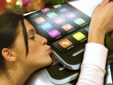 Жених развелся с невестой из-за смартфона