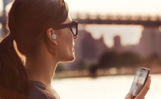 Apple разработала для iPhone 7 новые беспроводные наушники с зарядным кейсом